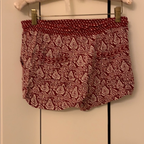 Patterned maroon/off white shorts - Picture 2 of 2